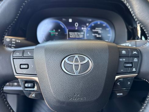 Used 2025 Toyota Crown XLE w/ Carpet Mat Package (TMS) image 24