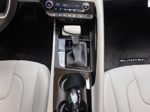 New 2026 Hyundai Elantra Limited FWD image 21