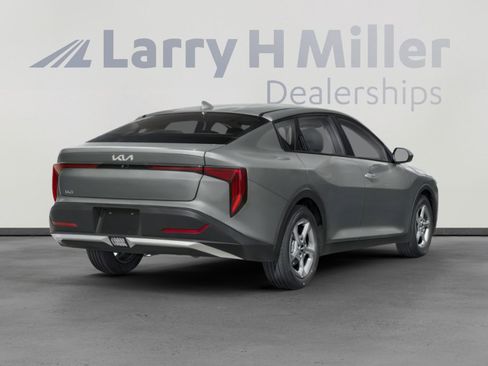 Used 2025 Kia K4 LXS image 5