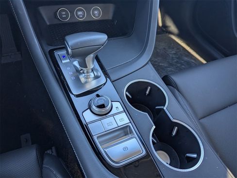 Used 2025 Genesis G70 2.5T image 27