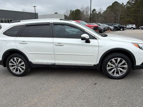 Used 2017 Subaru Outback 2.5i Touring image 7