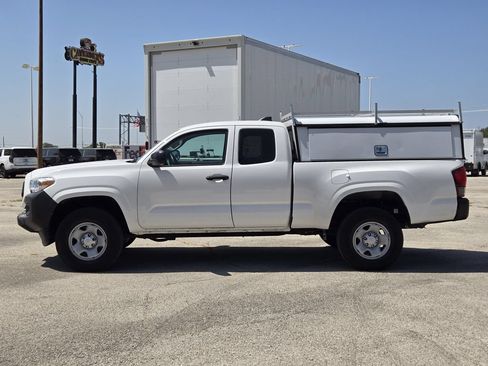 Used 2022 Toyota Tacoma SR RWD image 4