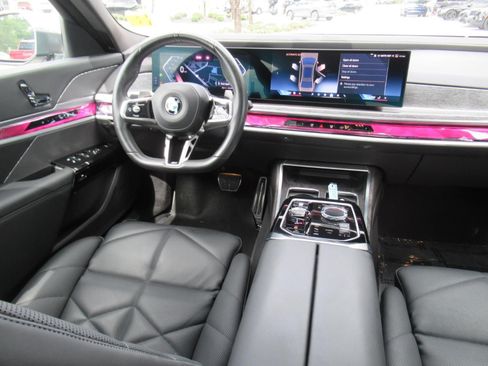 Used 2023 BMW 740i RWD image 13