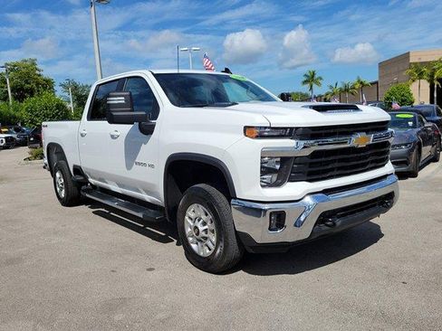 Used 2025 Chevrolet Silverado 2500 LT w/ Convenience Package AWD/4WD image 3