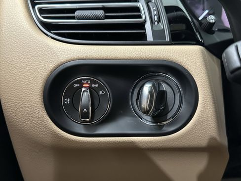 Certified 2025 Porsche Macan image 46