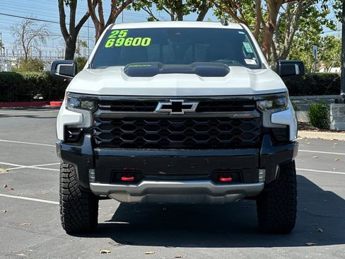 Used 2025 Chevrolet Silverado 1500 ZR2 w/ Technology Package image 9