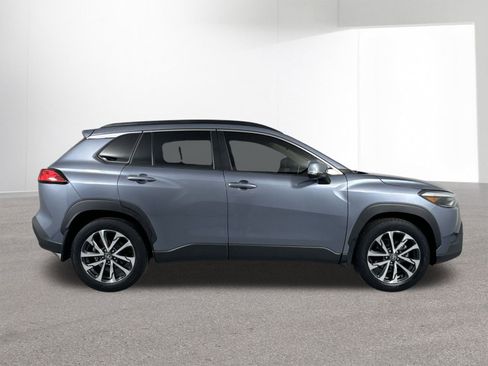Used 2022 Toyota Corolla Cross XLE image 36