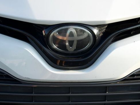 Used 2018 Toyota Camry XLE FWD image 11
