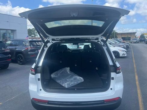 New 2025 Jeep Grand Cherokee Limited w/ Luxury Tech Group II image 15