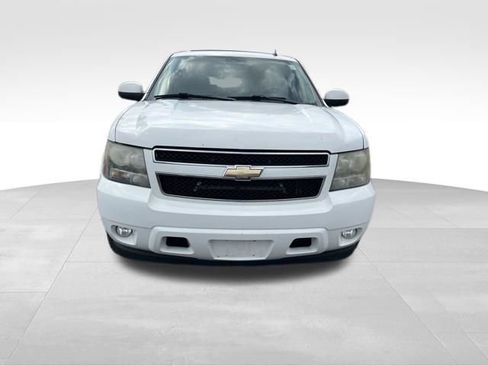 Used 2009 Chevrolet Suburban LT RWD image 2