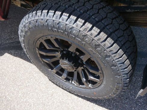 Used 2017 Ford F350 XLT w/ XLT Premium Package AWD/4WD image 9