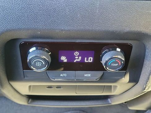 Certified 2025 Chevrolet Traverse LT FWD image 15