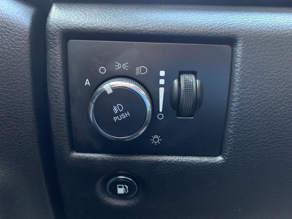Used 2020 Jeep Grand Cherokee Altitude AWD/4WD image 23