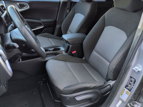 Used 2023 Kia Soul LX w/ LX Technology Package FWD image 15