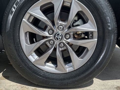 Used 2023 Toyota Sienna LE FWD image 23