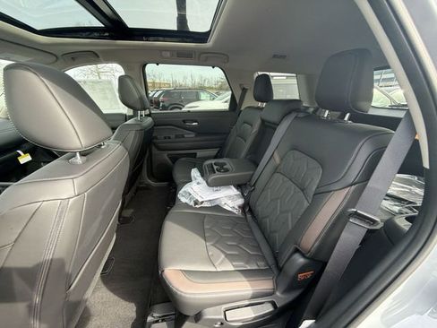 New 2026 Nissan Pathfinder Platinum w/ Cargo Package AWD/4WD image 22