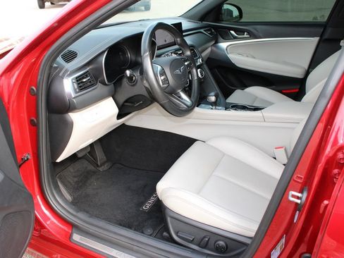 Used 2022 Genesis G70 2.0T RWD image 13