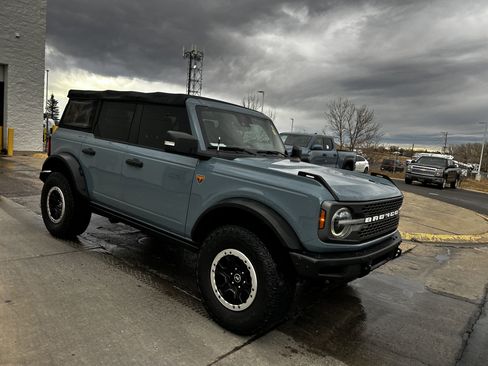 Used 2022 Ford Bronco Badlands image 7