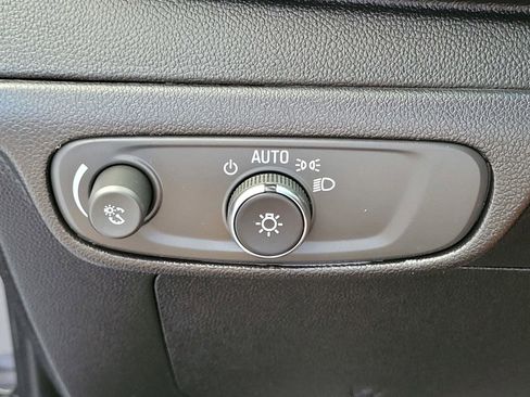 Used 2023 Chevrolet Bolt LT w/ Infotainment Package FWD image 17