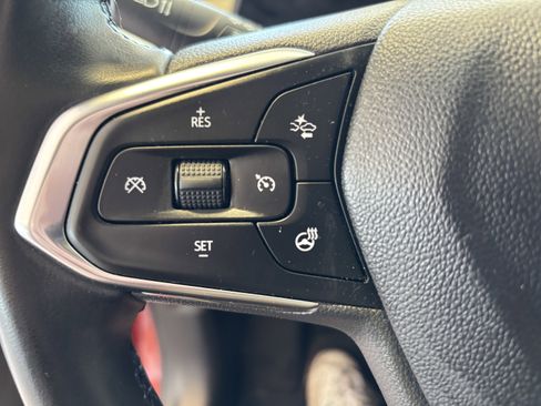 Used 2024 Chevrolet Trax ACTIV w/ Sunroof Package FWD image 12