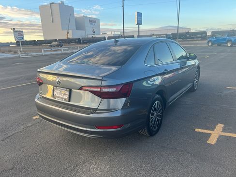 Used 2020 Volkswagen Jetta SE image 4