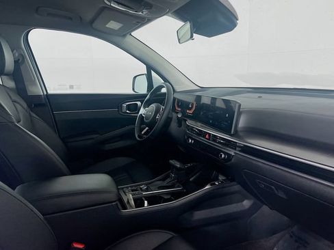 Used 2025 Kia Sorento S FWD image 9
