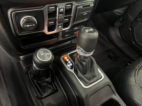 Used 2025 Jeep Wrangler Unlimited Sahara AWD/4WD image 33