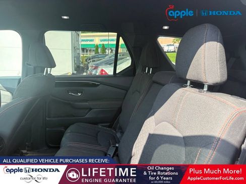 Used 2025 Honda Pilot Sport image 5