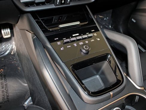 Used 2024 Porsche Cayenne S image 30