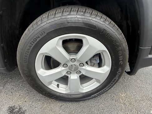 Used 2019 Jeep Compass Latitude AWD/4WD image 9