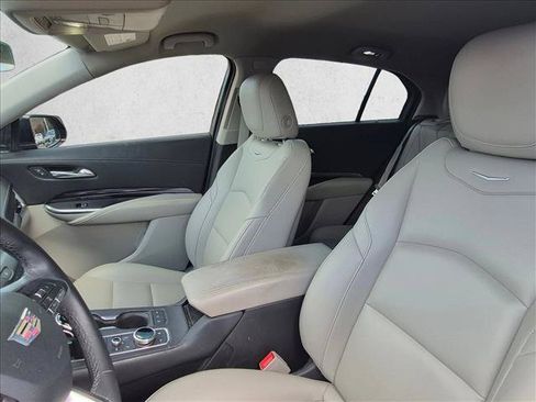Used 2023 Cadillac XT4 Luxury FWD image 10