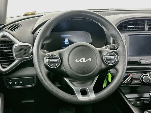 Used 2025 Kia Soul LX w/ LX Technology Package FWD image 18