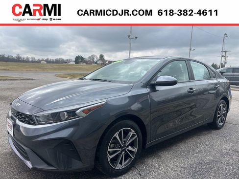Used 2023 Kia Forte LXS FWD image 3