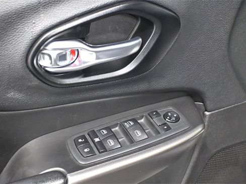 Used 2020 Jeep Cherokee Latitude image 13