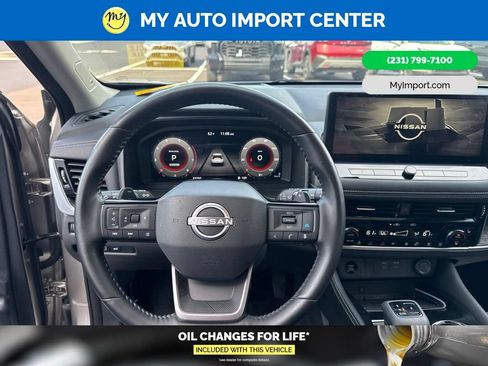 Used 2025 Nissan Rogue Platinum w/ Platinum Premium Package FWD image 14
