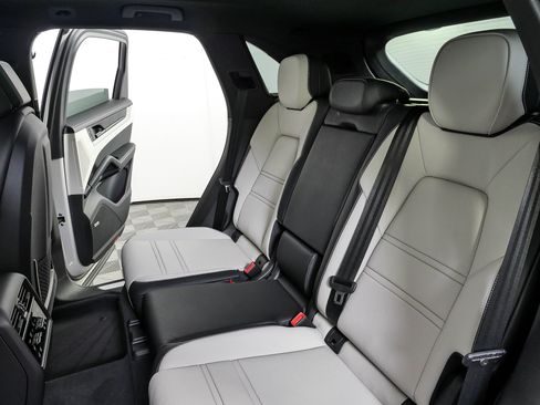 New 2026 Porsche Cayenne AWD/4WD image 22