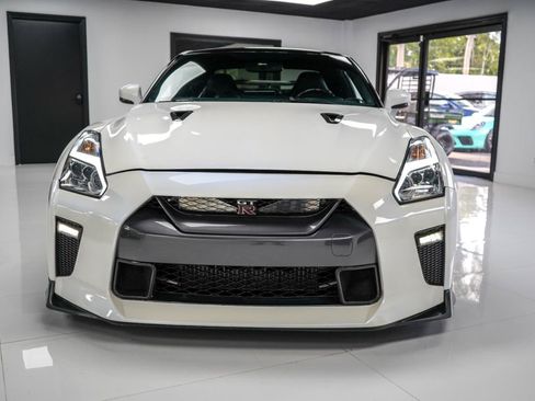 Used 2014 Nissan GT-R Premium AWD/4WD image 3