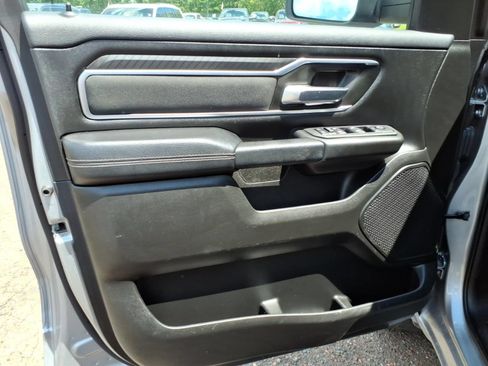 Used 2025 RAM 1500 4x4 Crew Cab image 12