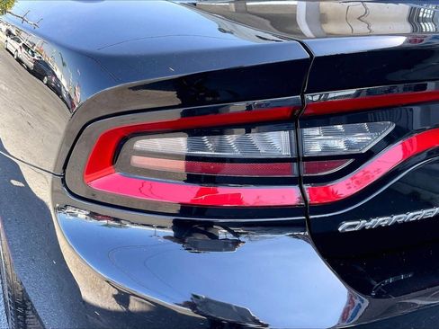 Used 2017 Dodge Charger SXT image 30
