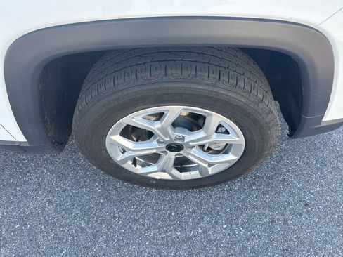 Used 2025 Jeep Compass Latitude w/ Sun & Sound Group image 10