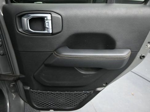 Used 2022 Jeep Gladiator Overland image 20