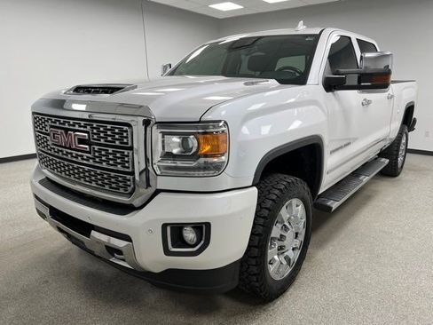 Used 2019 GMC Sierra 2500 Denali w/ Duramax Plus Package AWD/4WD image 7