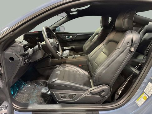 Used 2025 Ford Mustang Premium image 5