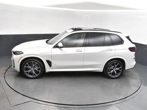 Certified 2026 BMW X5 xDrive40i w/ M Sport Package AWD/4WD image 32