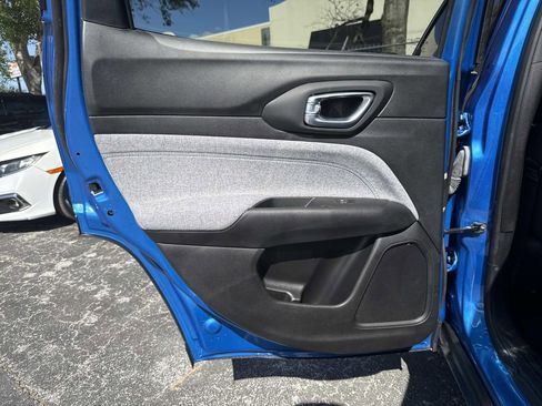 Used 2024 Jeep Compass Sport image 11