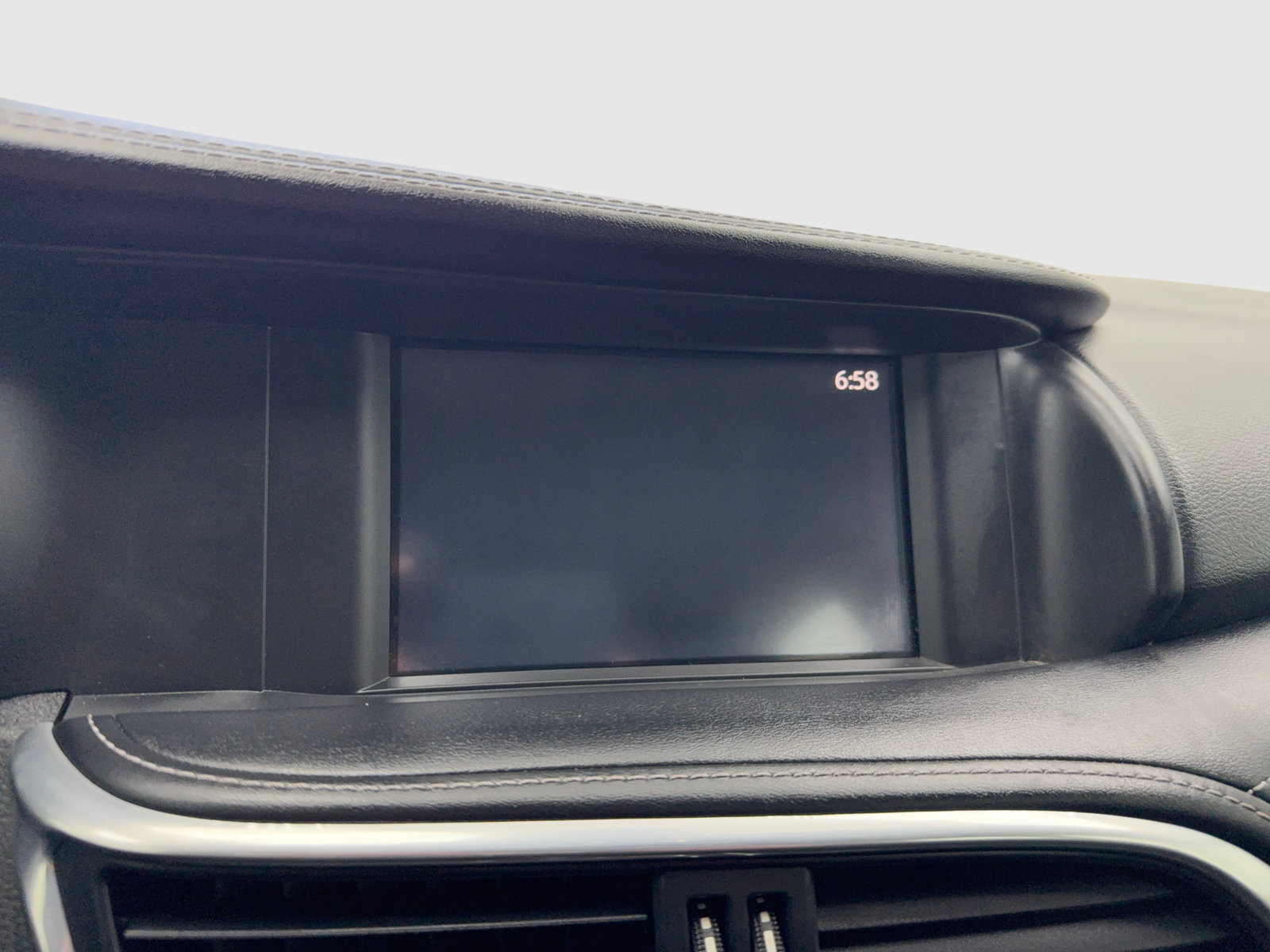 Used 2019 INFINITI QX30 FWD image 17