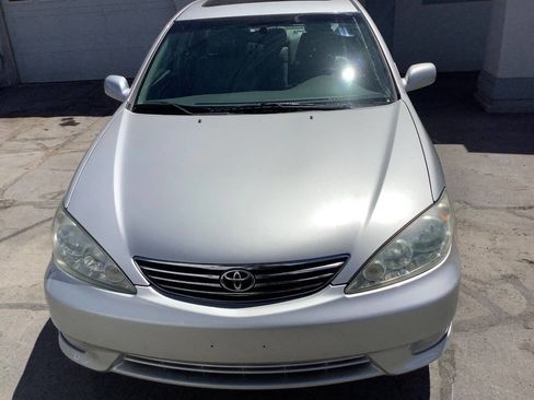 Used 2005 Toyota Camry XLE FWD image 3