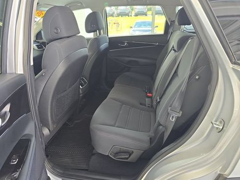 Used 2017 Kia Sorento FWD image 10