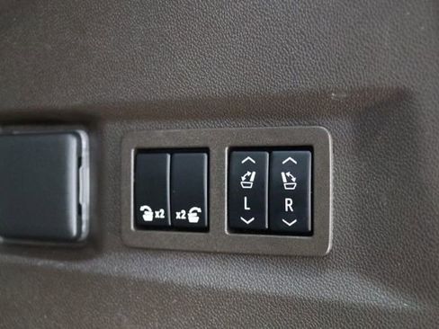 Used 2021 Chevrolet Tahoe Z71 w/ Z71 Signature Package AWD/4WD image 37