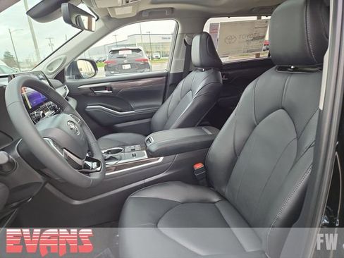 New 2026 Toyota Highlander Limited image 22